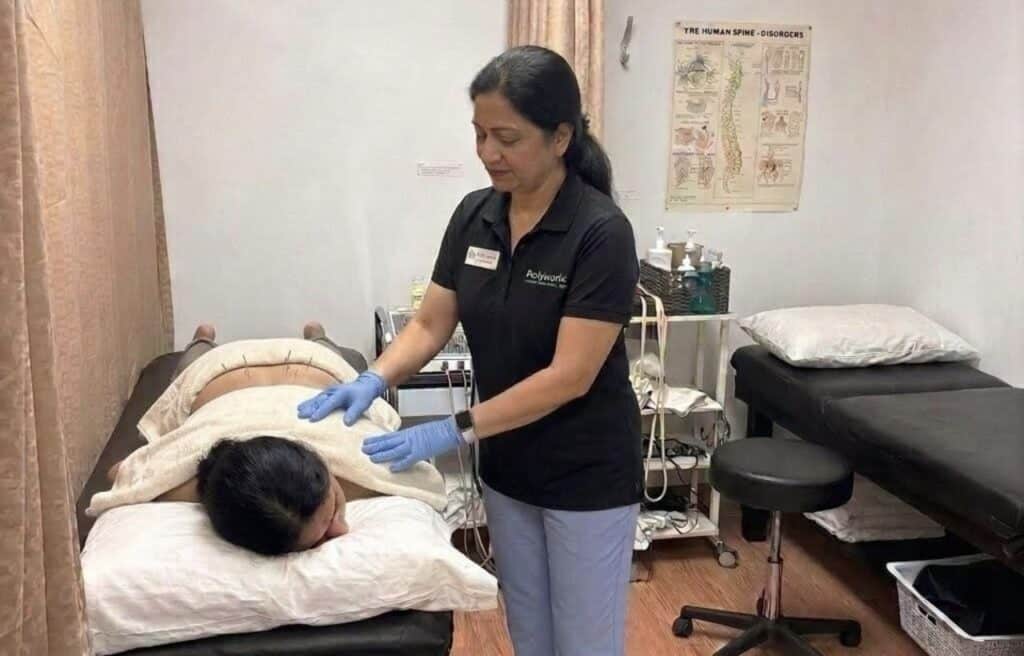 where do acupuncture needles go for sciatica